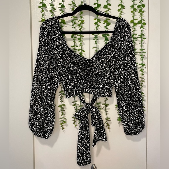 Revamped Women's Black and White Cropped Top with Adjustable Traps - Medium - Picture 2 of 8